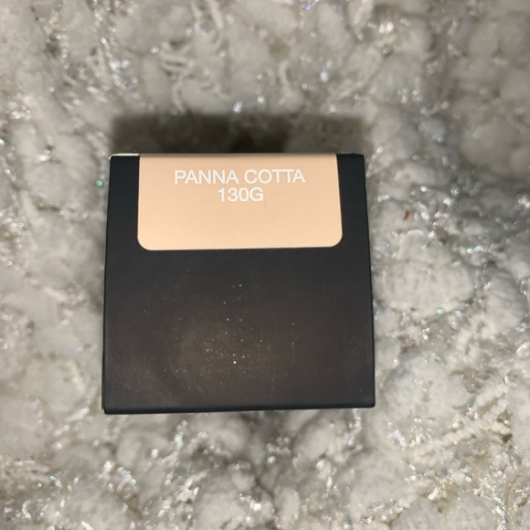 HUDA BEAUTY - Picture 2 of 2